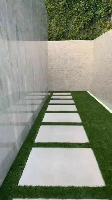 عشب بالمدينة